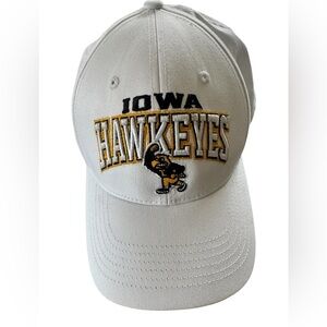 Iowa Hawkeyes Retro Style White Snapback Cap Hat - Captivating Headwear NCAA